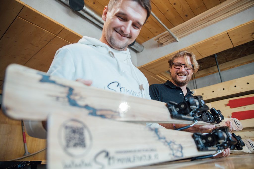Wie in Buch im Wirtshaus Skier entstehen