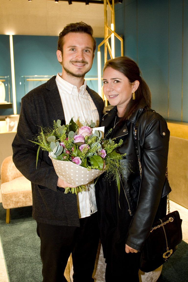 Raphael Tschofen und Katharina Pfanner brachten Blumen mit.