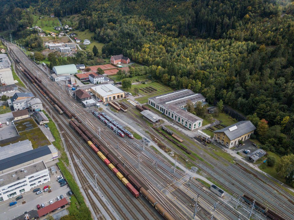 Umsiedlung der Poly-Werkstätten auf Schiene gebracht