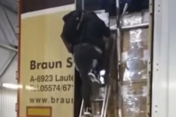 Flüchtlinge knackten  Lkw aus Vorarlberg
