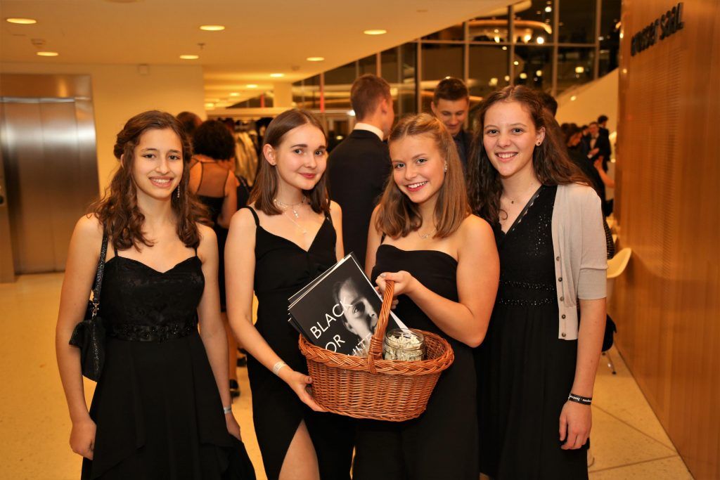 Alles Schwarz oder Weiß beim Maturaball Gymnasium Rebberggasse