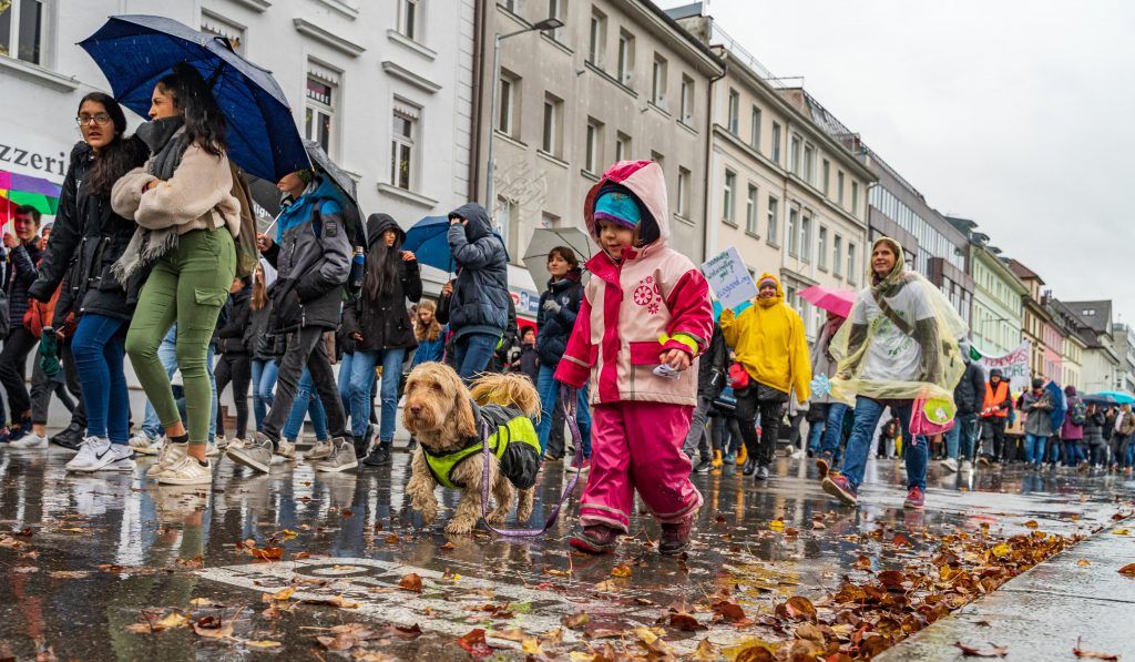 Trotz Hundewetter: Klimademo mit 1500 Menschen in Bregenz