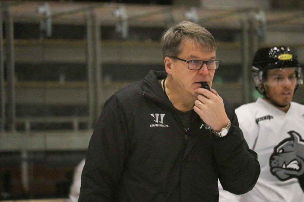 Deshalb spricht der neue DEC-Trainer vom Play-off