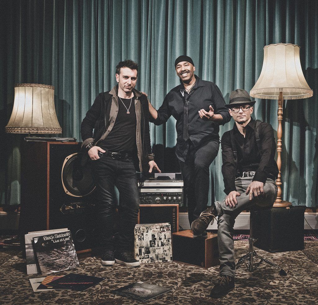 CD-Präsentation „The Truth And Other Lies“