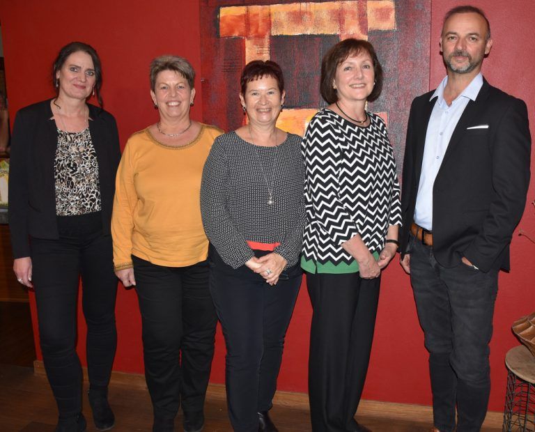 Jubilarehrung der Huber Holding: Robert Ng, Ehrenfried Werderits, die Betriebsräte und die Personalleitung bedankten sich bei den Jubilaren für ihre Treue zur Huber-Gruppe. Für 25 Jahre Irene Valcanover, Hüsnü Sentürk. 35 Jahre  Ingrid Gugenberger, Elisabeth Hermann, Tatjana Karakoc-Schneider, Emma Mohr und Harald Mattes. Fa