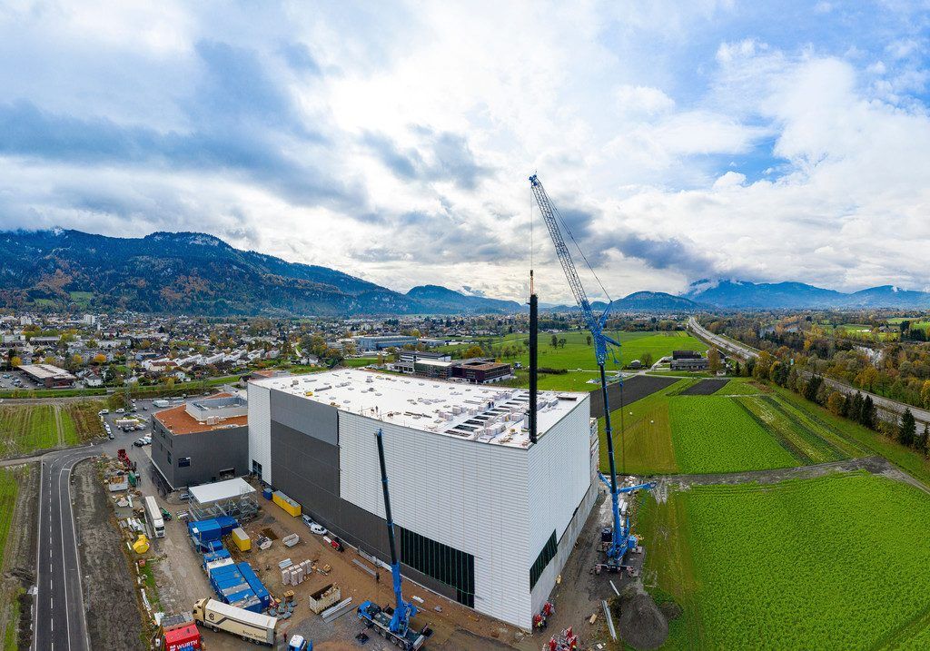 Maßarbeit am Himmel über Hohenems