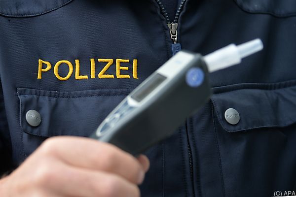 Alkolenker rammte Fußgänger und beging Fahrerflucht