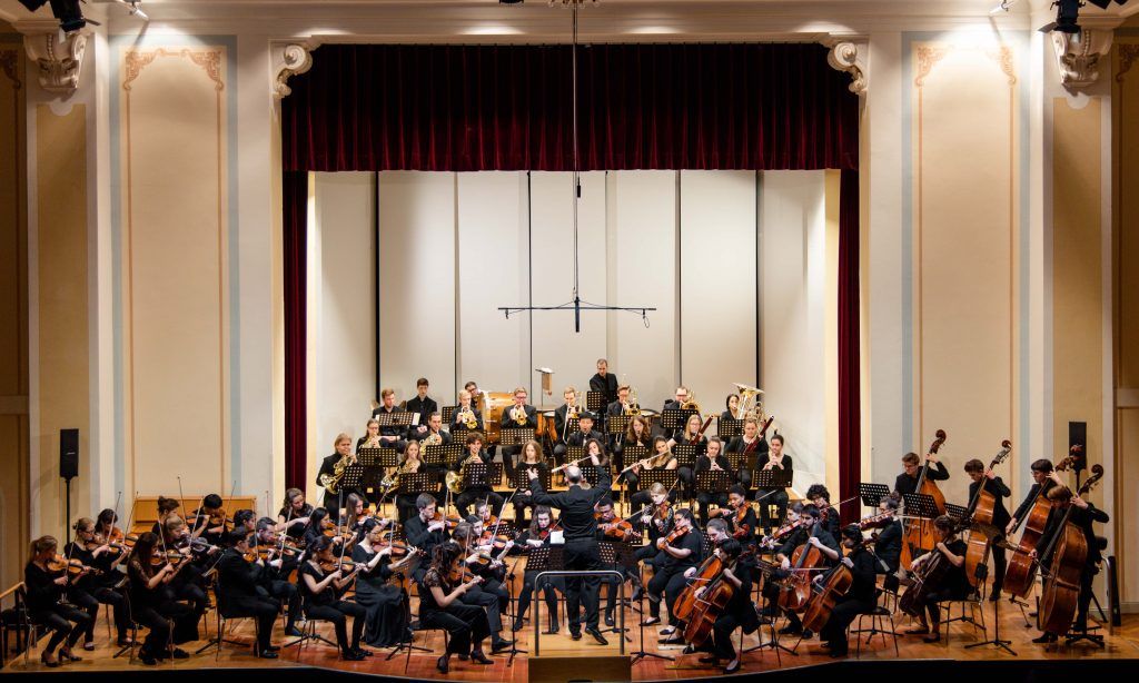 Konzert mit Pauken, Trommeln und Gongs