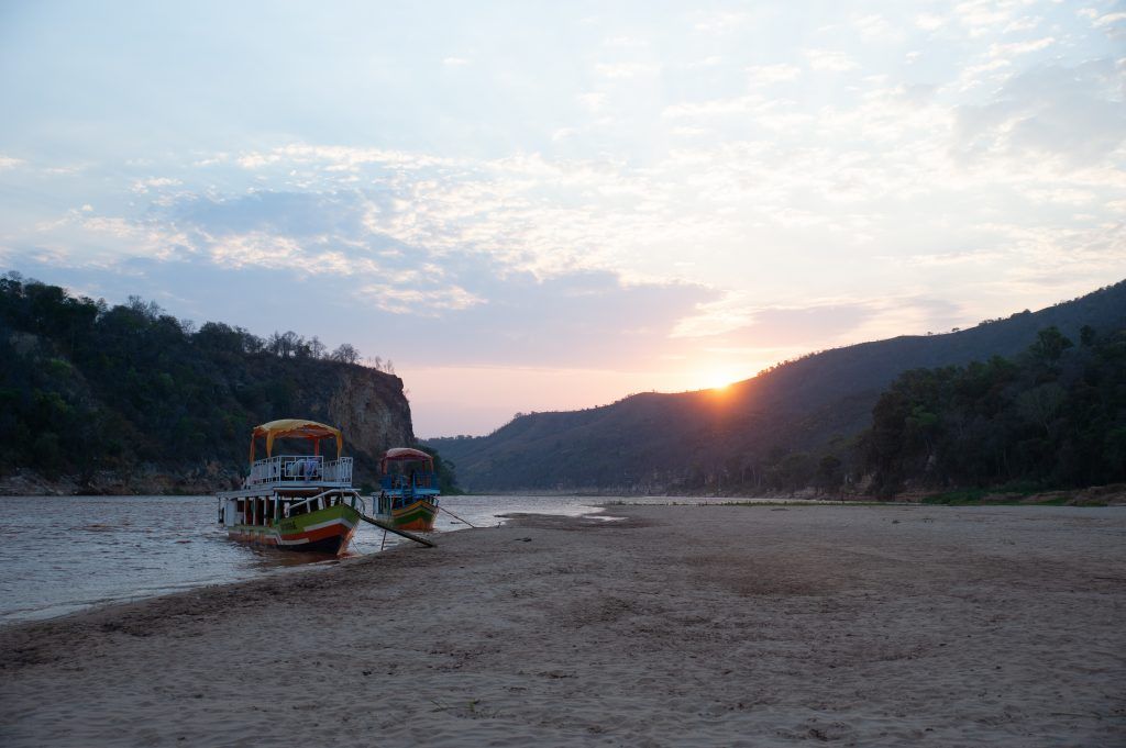 Madagaskar: Flussfahrt auf dem Tsiribinha
