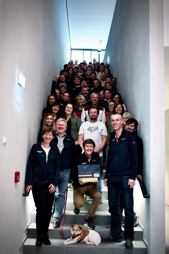 Das gesamte Team von Intersport Arlberg freut sich über die Auszeichnung. intersport