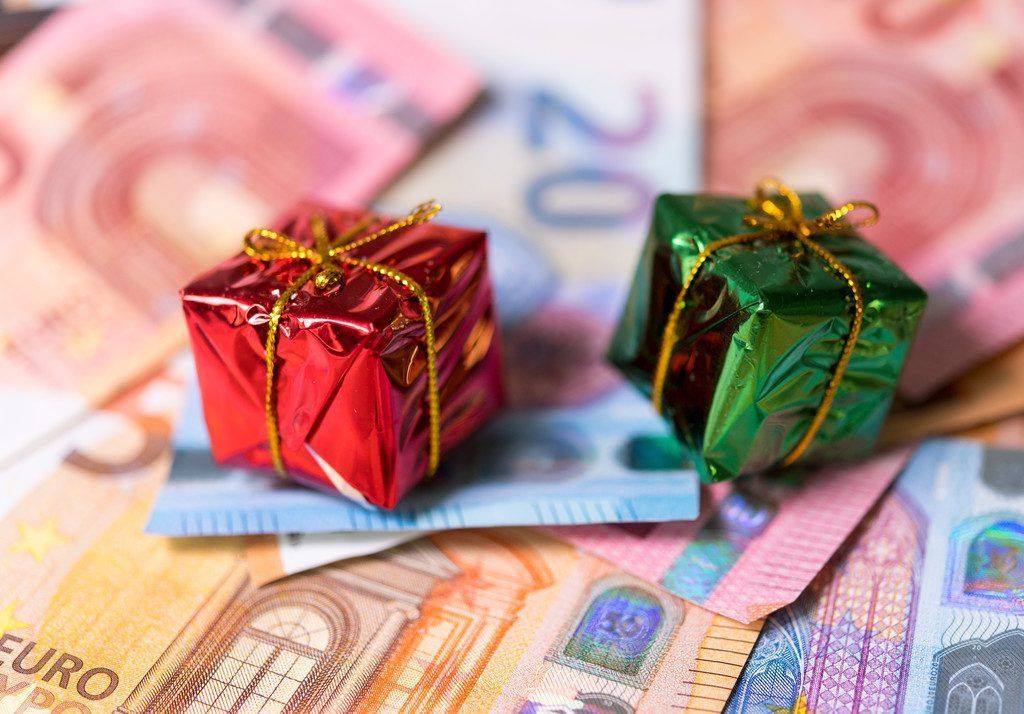 Weihnachtsmann und Christkind heuer mit mehr Geldgeschenken
