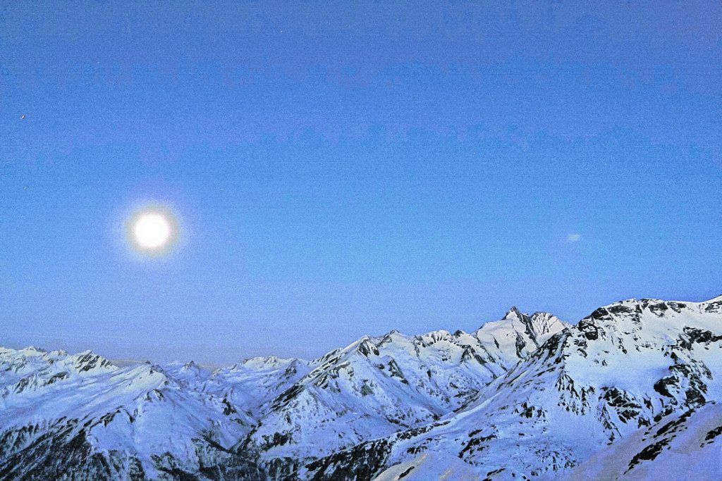 Schneeschuhwandern bei Vollmond