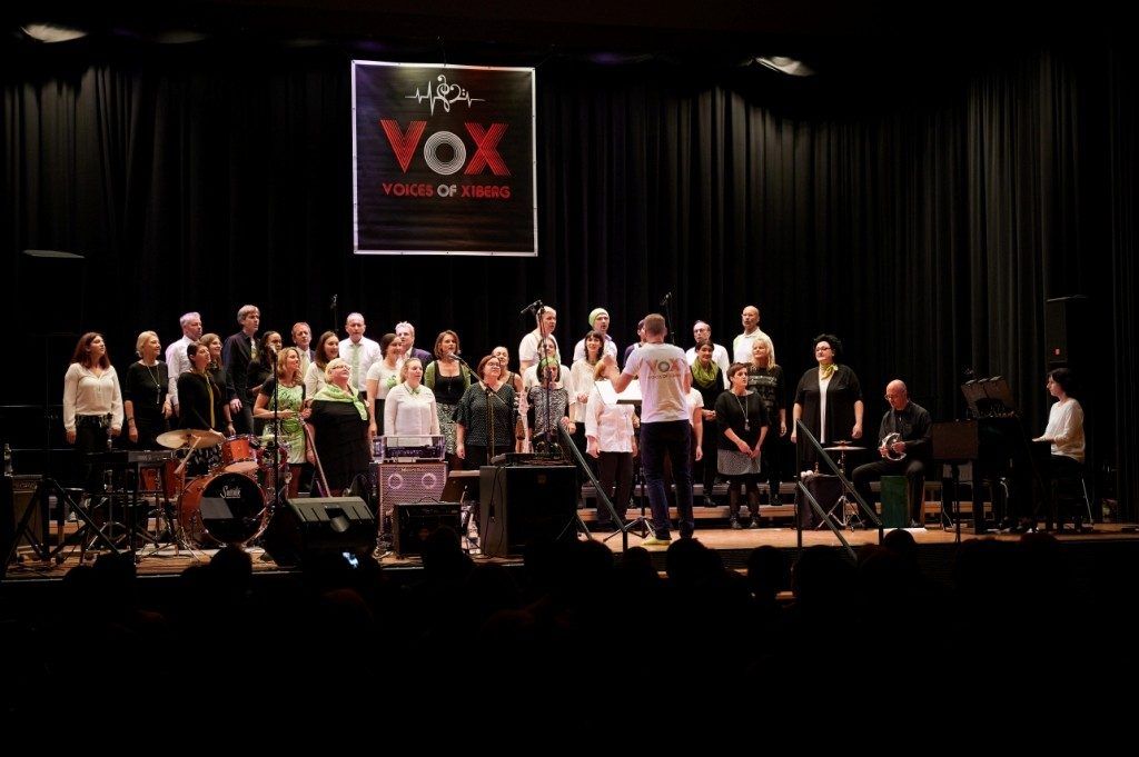 Weihnachtssingen in der Cashpoint Arena mit Voices of Xiberg