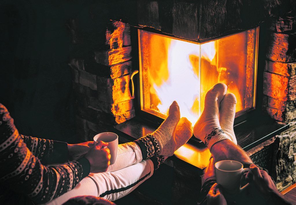 Romantik am knisternden Feuer
