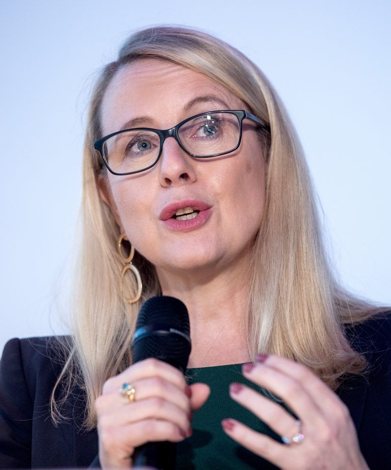  <strong>Margarete Schramböck</strong>  bleibt Wirtschaftsministerin. Sie war in den Verhandlungen stets an Sebastian Kurz' Seite.   <span class="copyright">apa</span>