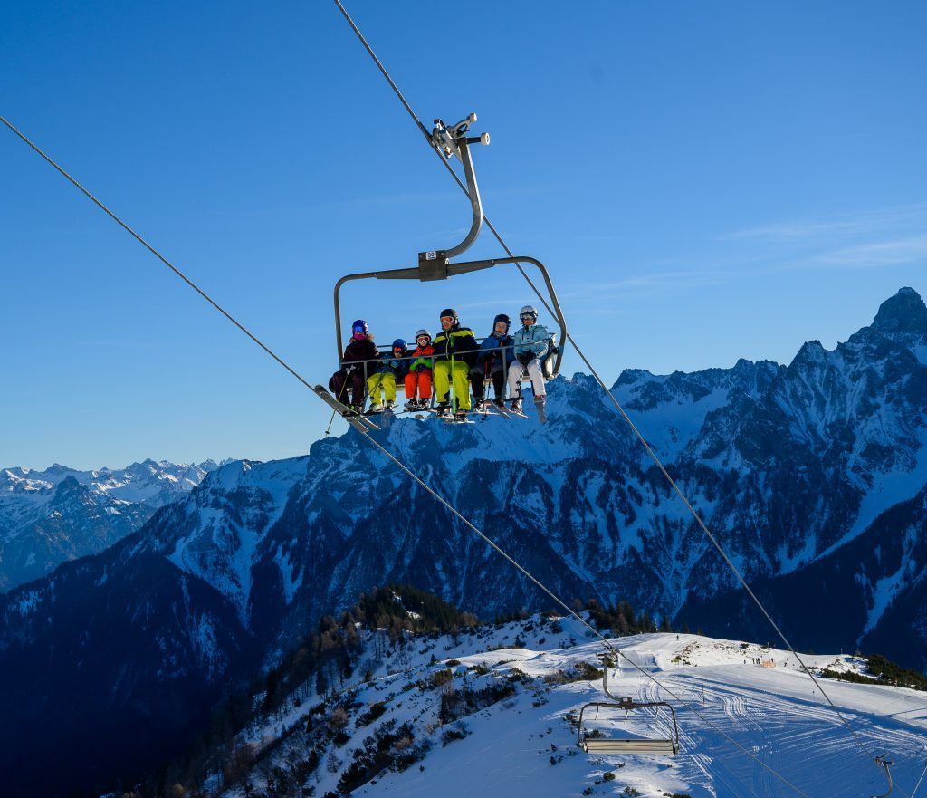 Keine Sitzheizung, reduzierte Temperatur: Tourismus will elf Prozent Strom sparen. »D1