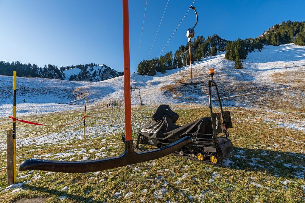 Schneemangel: Grünes Trauerspiel auf Vorarlbergs Pisten