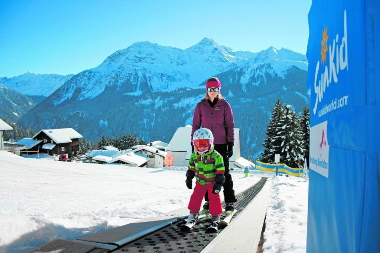 Kristberg in Silbertal Leicht überschaubar und familiär begeistert der Genießerberg Kristberg abseits des großen Wintersportrummels mit Skifahren, Langlaufen, Schneeschuhwandern, Winterwandern, Rodeln und Skitouren.