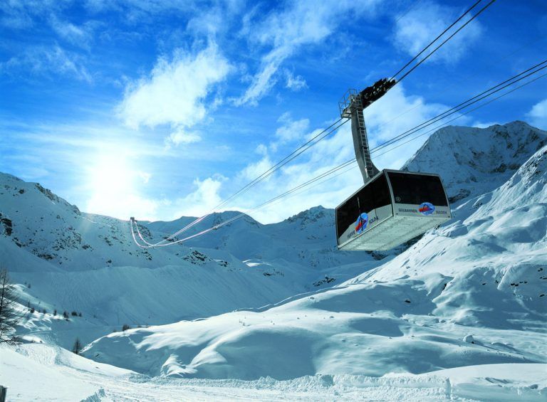 sulden am ortler Familienfreundliche Preise, tolle Gastronomie und vieles mehr verspricht ein Besuch im umweltfreundlichsten Skigebiet Italiens. Dank der Höhenlage (1900-3250 m) und leistungsfähiger Schneeanlagen garantiert das Skigebiet Sulden am Ortler Schneesicherheit von Oktober bis Anfang Mai.
