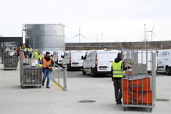 Großrazzia in Amazon-Lager bei Wien