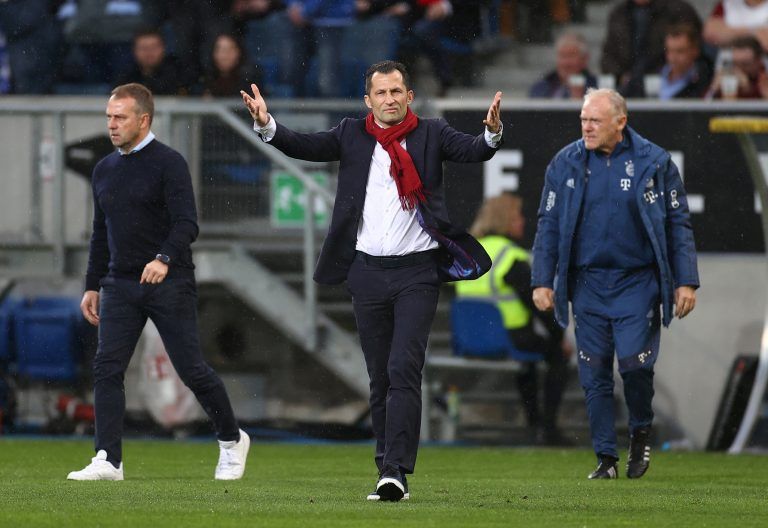 Bayerns sportliche Führung rund um Hansi Flick, Hermann Gerland und Hasan Salihamidzic versuchten auf die Bayern-Fans einzuwirken. <span class="copyright">REUTERS</span>