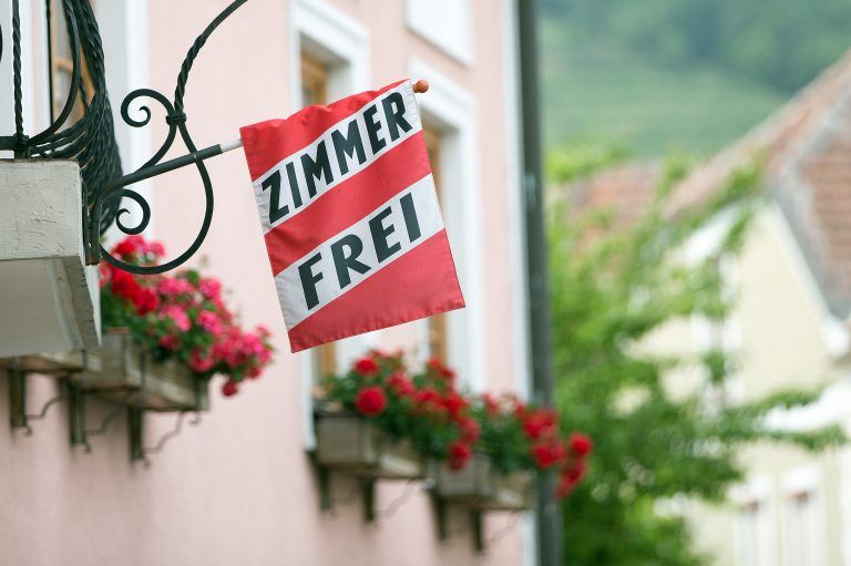 Betroffenheit (sehr schwer, schwer) 91,99 ProzentUmsatzeinbruch (51 bis 100 Prozent) 77,48 ProzentHilfe 90,46 Prozent Härtefallfonds, 66,79 Prozent KreditstundungenCoronakurzarbeit 77,10 ProzentUnterstützung ausreichend? 3,05 Prozent