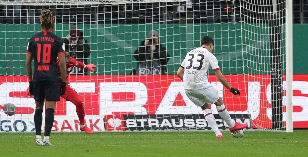 Adi Hütter mit Frankfurt im deutschen Pokalviertelfinale