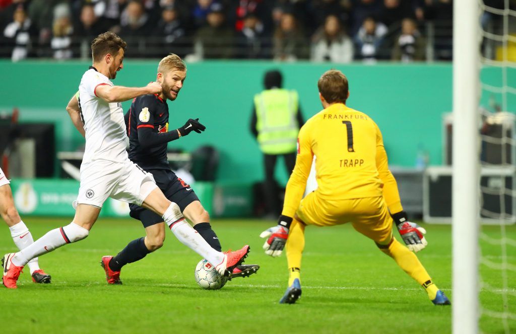 Adi Hütter mit Frankfurt im deutschen Pokalviertelfinale