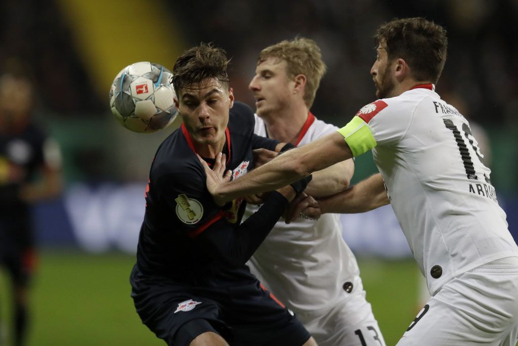 Adi Hütter mit Frankfurt im deutschen Pokalviertelfinale