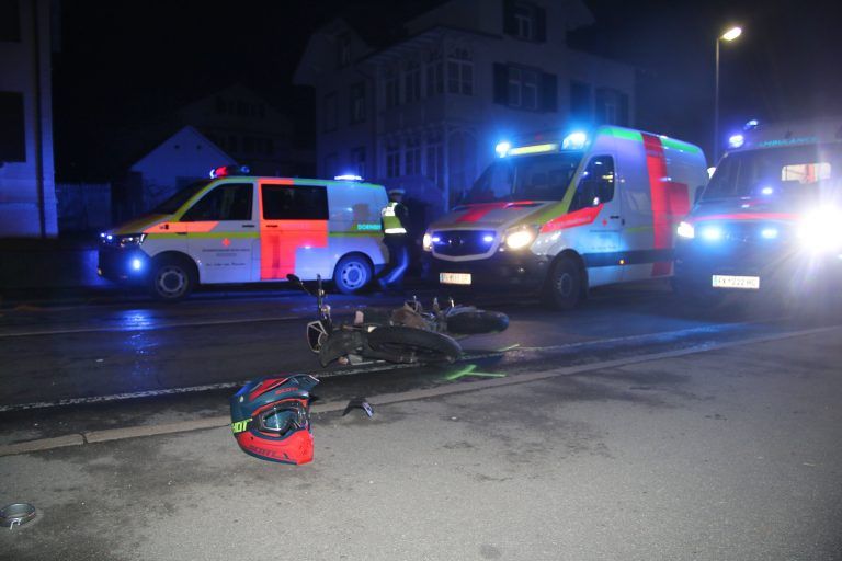 Das Moped war auf der Kreuzung Kehlerstraße/L 3/Feldgasse von einem Pkw erfasst worden. <span class="copyright">vol.at/pletsch</span>