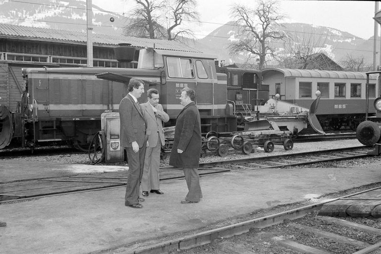 Betriebsbesichtigung von Landesrat Fredy Mayer mit Bürgermeister Harald Wekerle und dem damaligen Vorstand der Montafonerbahn Guntram Juen. <span class="copyright">Helmut Klapper, Vorarlberger Landesbibliothek </span>