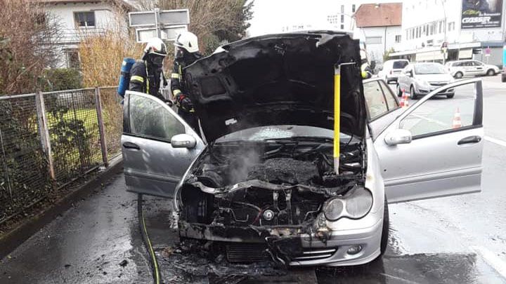 Flammen im Motorraum