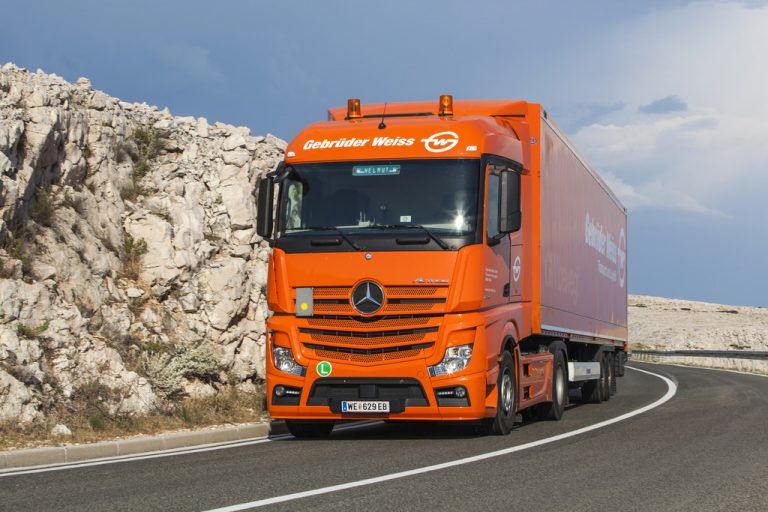 <p class="caption">Gebrüder Weiss rechnet mit Verzögerungen im Warenverkehr. Und es müssen jetzt Lkw in Einsatz kommen, um überhaupt die Container in die Seehäfen zu transportieren.<span class="copyright">fa</span></p>