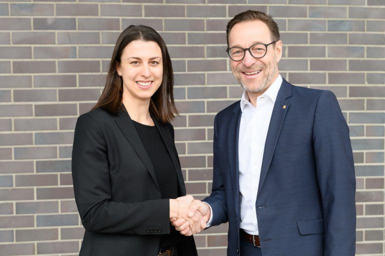 Gerhard Böhler (Generali Versicherung) mit JWV-GF Julia Grahammer. Matthias Rhomberg Fotografie