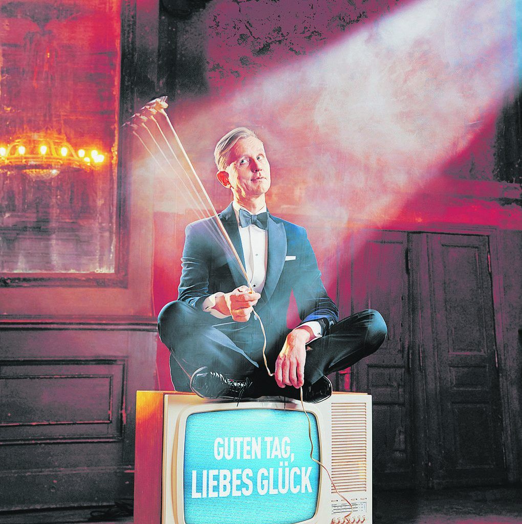 Max Raabe begrüßt das Glück auf seiner neuen Konzerttour