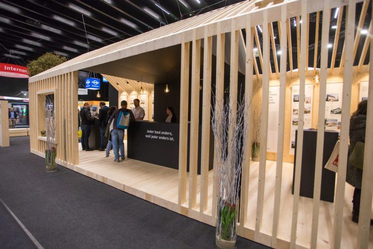 Nachhaltig bauen mit Holz: Die Firma Alpina zeigt die Möglichkeiten auf.