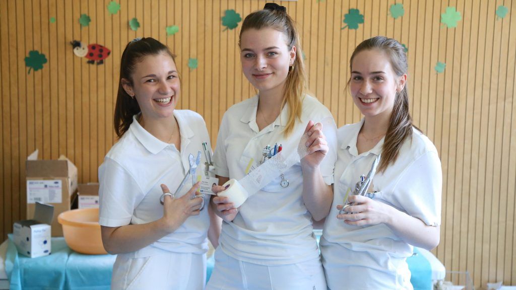 Krankenpflegeschule informierte über Pflege als Beruf