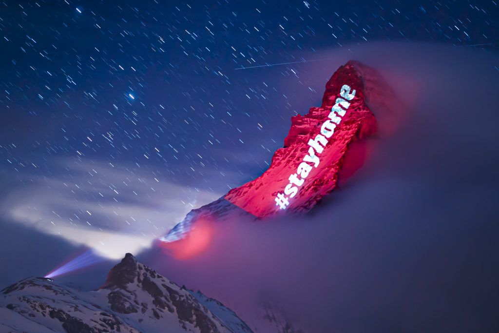 Matterhorn leuchtet als Kraft im Zeichen der Coronakrise