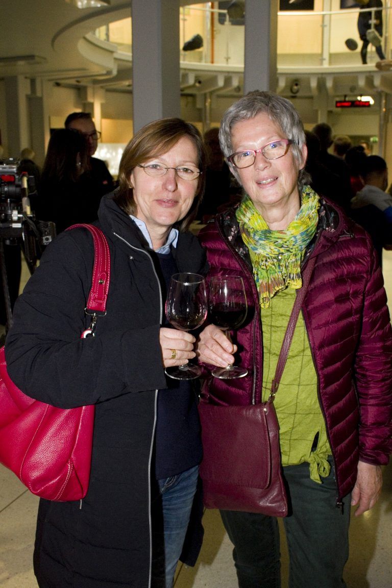 Birgit Drexler (l.) und Margarete Virleitner waren unter den Gästen.