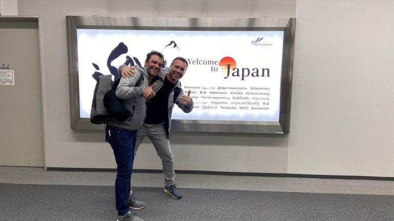 Küchenchef Roland König (l.) und Ernst Seidl zur Vorbereitung in Tokyo. Fa