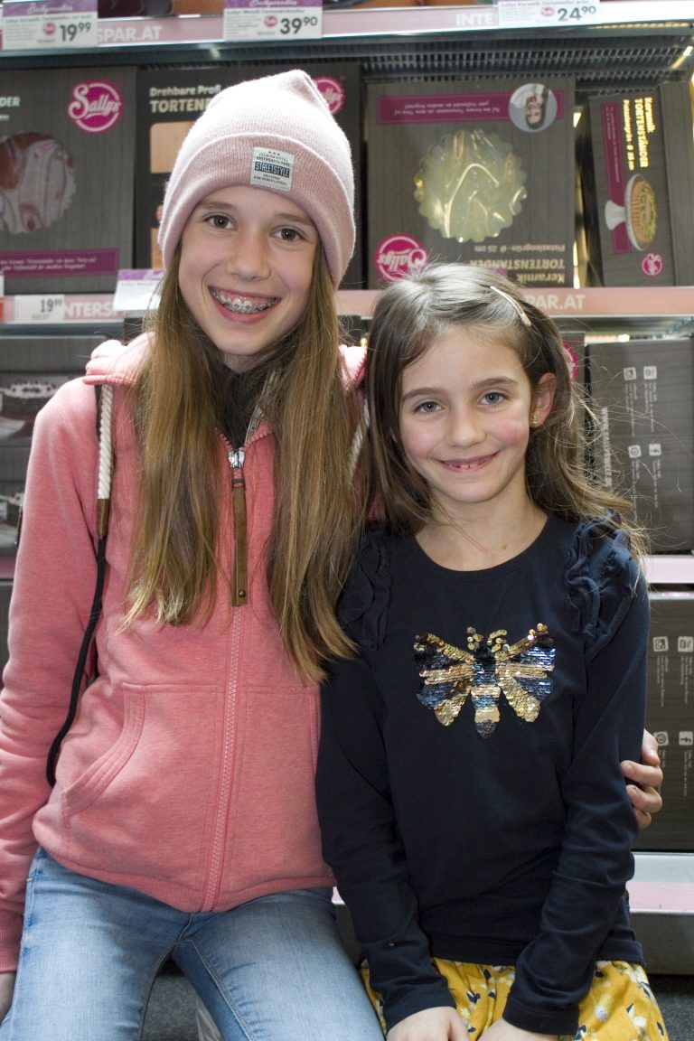 Lena Schad (l.) und Lilly Marie Rieger sind aus Deutschland angereist.