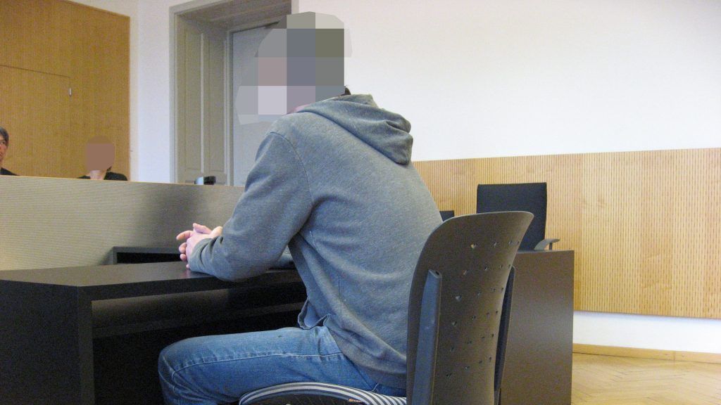 Pensionistin mit Messer beraubt: zehn Jahre Haft