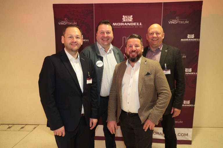 Michael Zuvanovic (Morandell), Winzer Walter Glatzer, Andrè Henkel (Morandell) und Winzer Robert Goldenits. AME