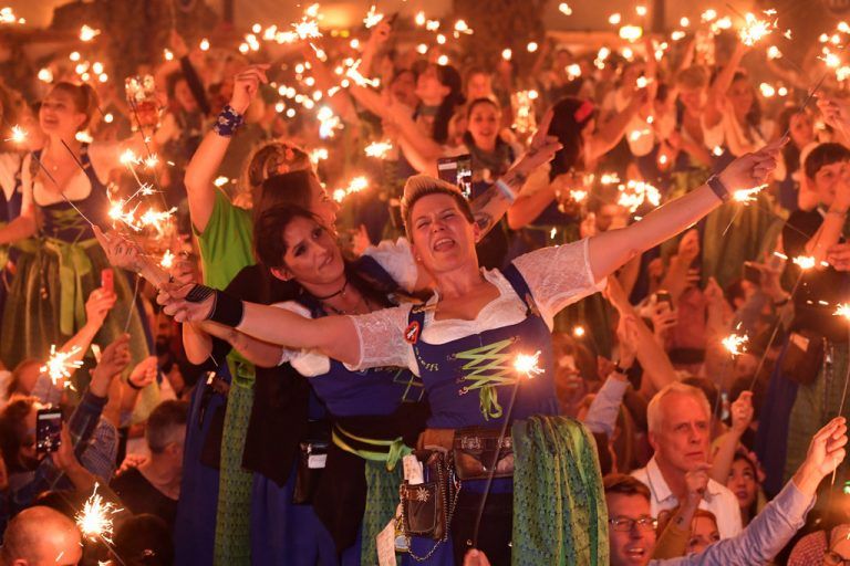 Beim Münchner Oktoberfest, einer Traditionsveranstaltung, fließt bekanntermaßen der Alkohol vor allem in Bierform in Strömen.apa