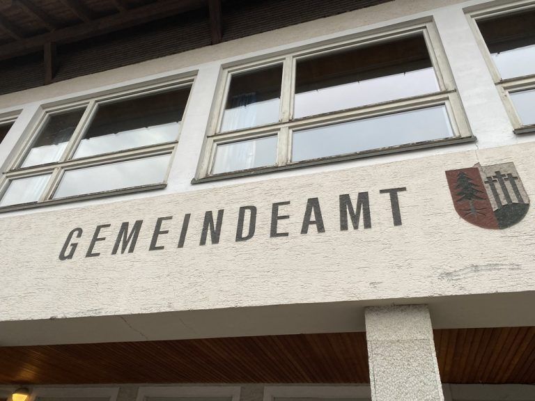 Das Testteam im LKH Feldkirch hat viel zu tun. Im LKH Hohenems wird der Corona-Patient betreut. KHBG