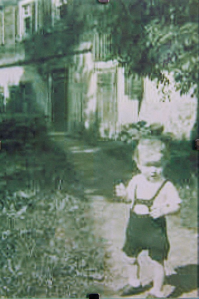Der kleine Reinhold Bilgeri in seiner Geburtsstadt Hohenems.
