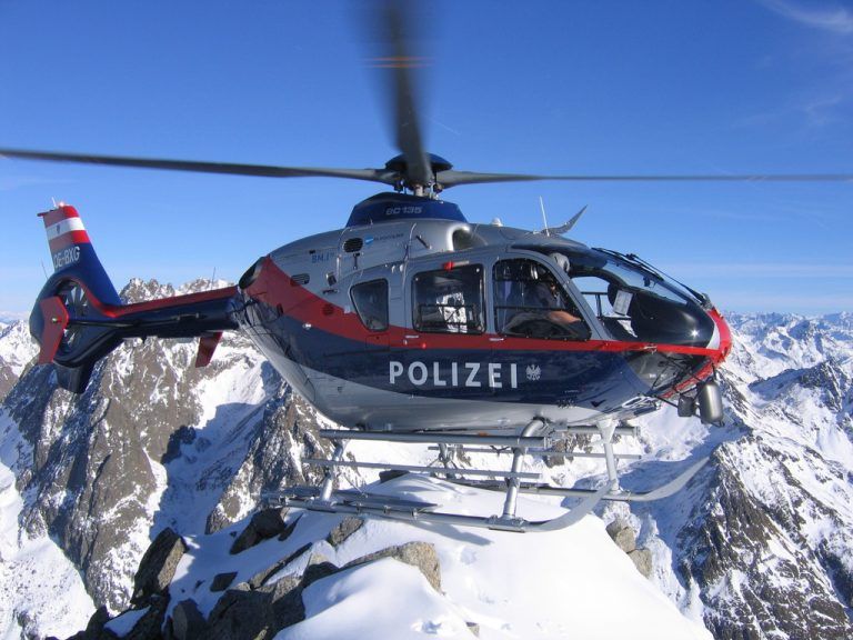 <p class="caption"> <span class="media-container dcx_media_rtab" data-dcx_media_config="{}" data-dcx_media_type="rtab"> </span><span class="marker"> </span><span class="copyright">Polizei</span></p>