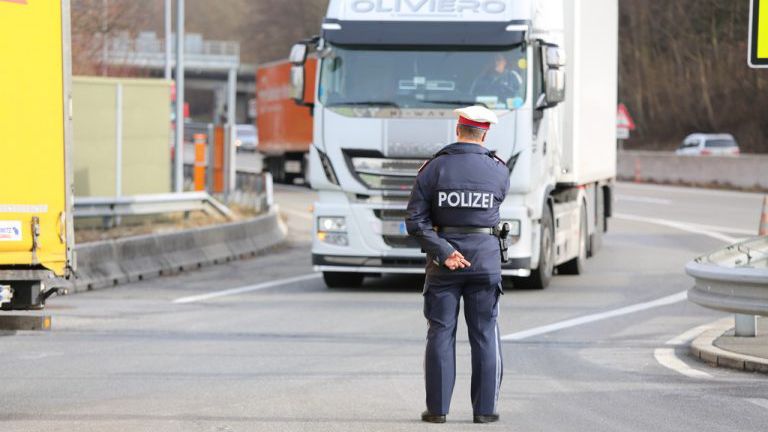 Lkw-Fahrer saß 25 Stunden ohne Pause hinter dem Steuer