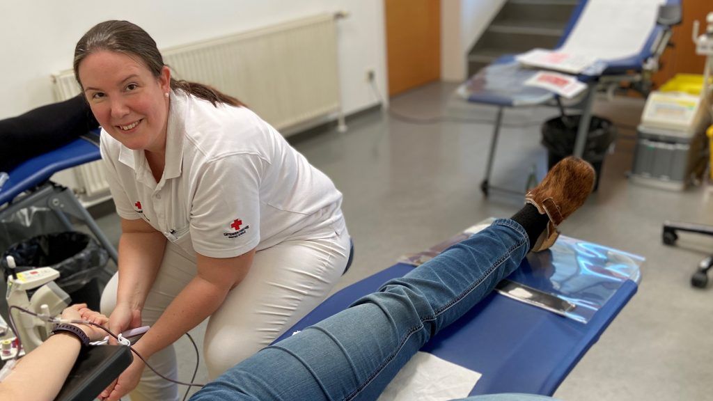 Verena Huber ist auch in der Coronakrise für Blutspendedienst unterwegs