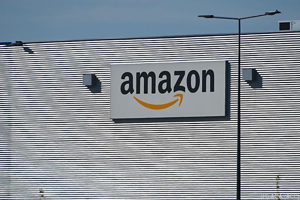 Amazon-Logistikzentren in Frankreich bleiben zu